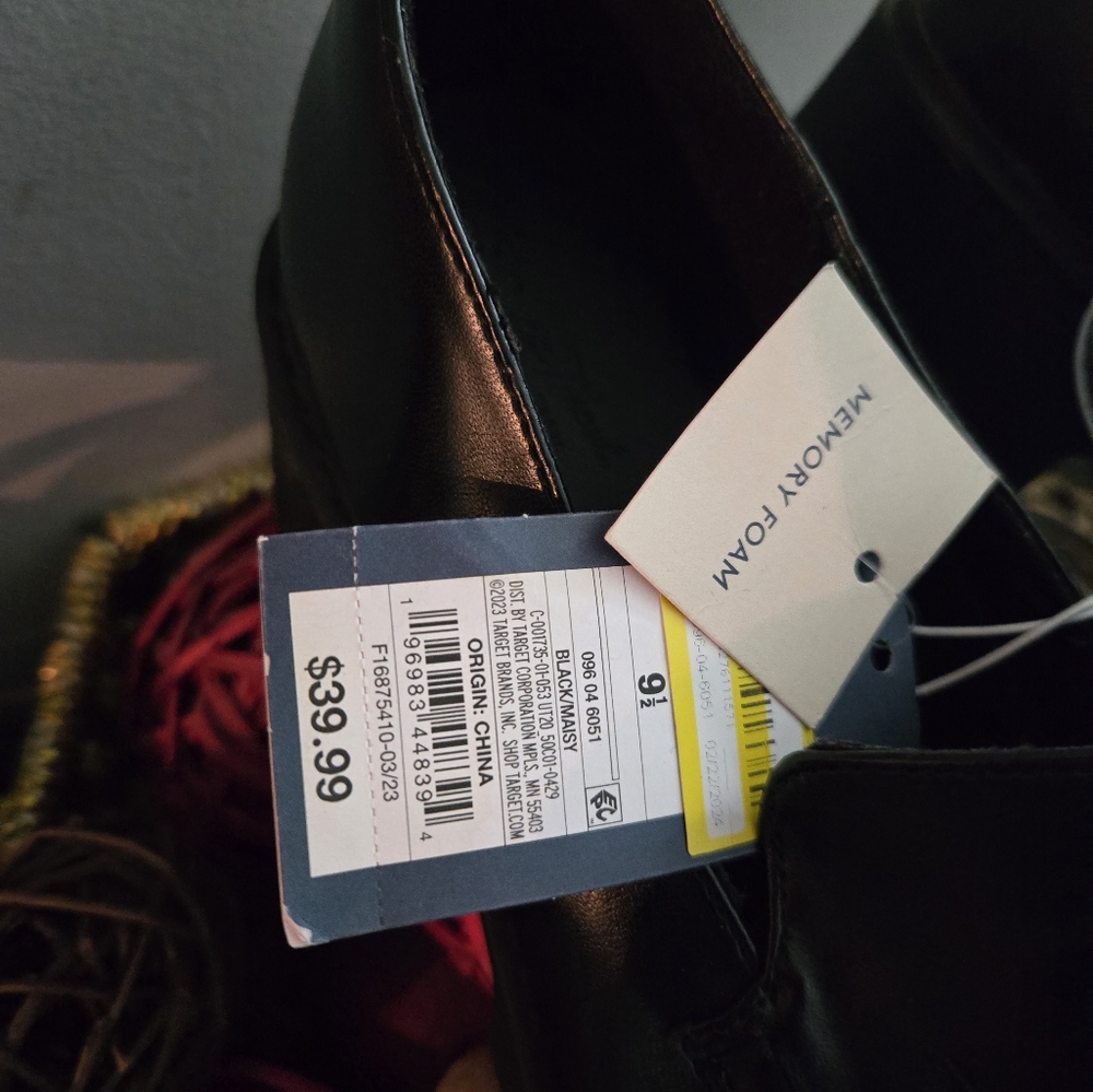 NWT Universal Thread Black Chunky Loafers with Memory Form - Picture 8 of 8